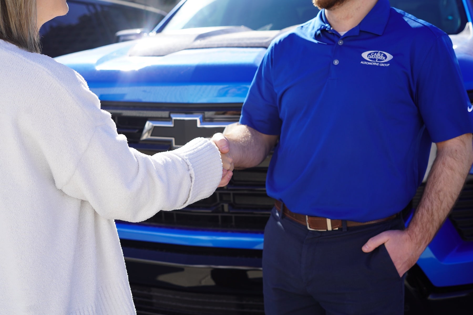 Cable Dahmer Connect driver shaking hands with customer